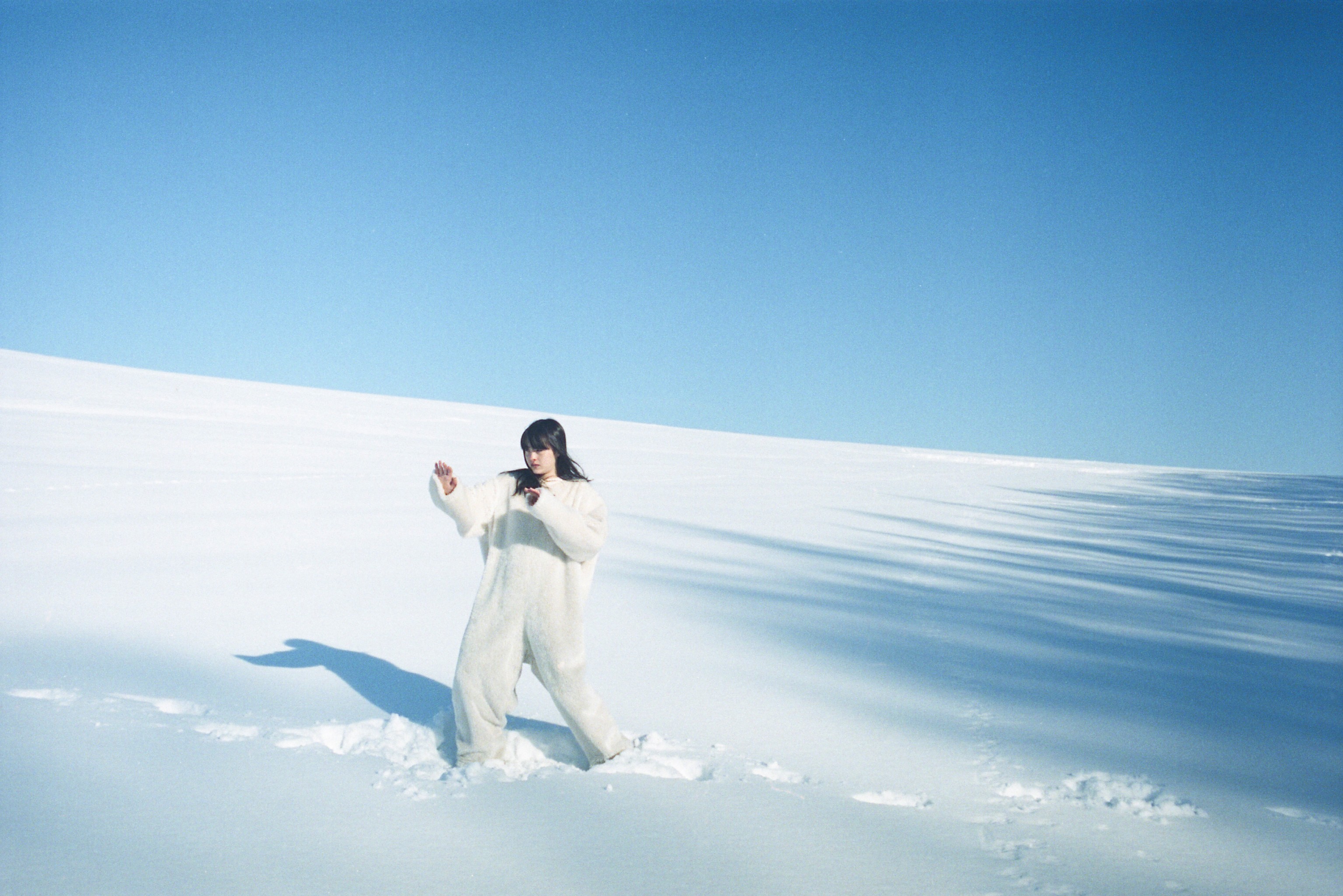 ManaYamamoto_Snow-01